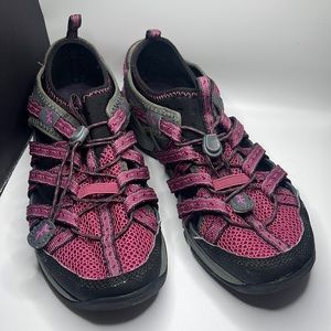 Chaco size 7 slip on sneakers